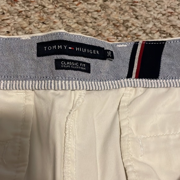 WHITE TOMMY HILFIGER CLASSIC FIT MEN'S SHORTS - Picture 4 of 7